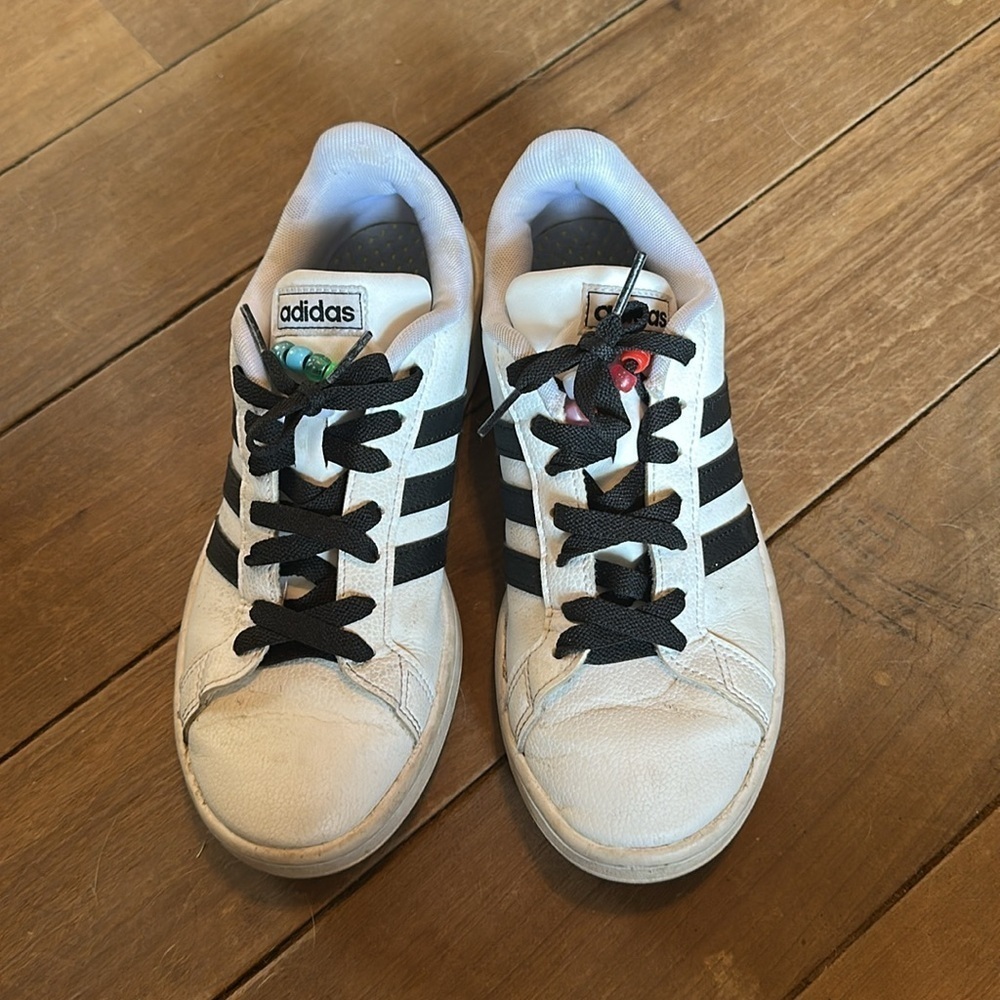 Adidas Women’s sneakers size 6.5 - Picture 2 of 6